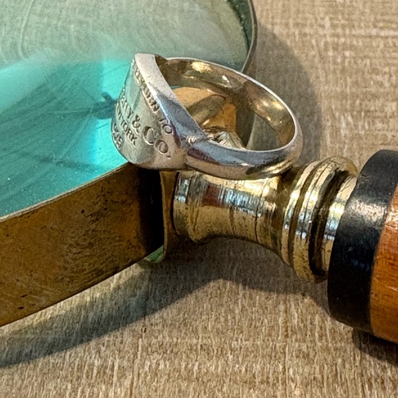 Tiffany & Co. Return to Tiffany Oval Signet Ring in Silver - Picture 8 of 9